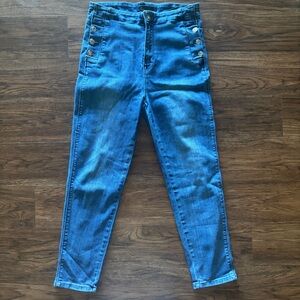 Risen Skinny Jeans With Button Pockets
